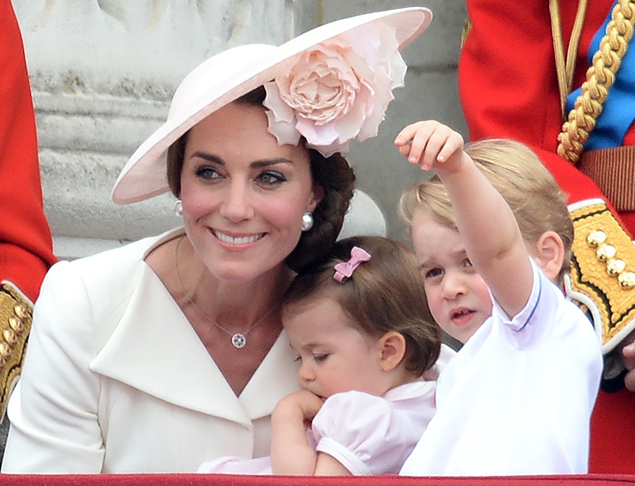 Kate Middleton ako starostlivá mama